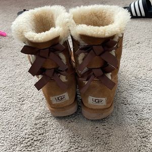 Uggs double bow boots